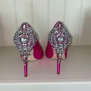 Badgley Mischka Pink Gorgeous Crystal Embellished Pointed Toe Pump. Size 8.5.